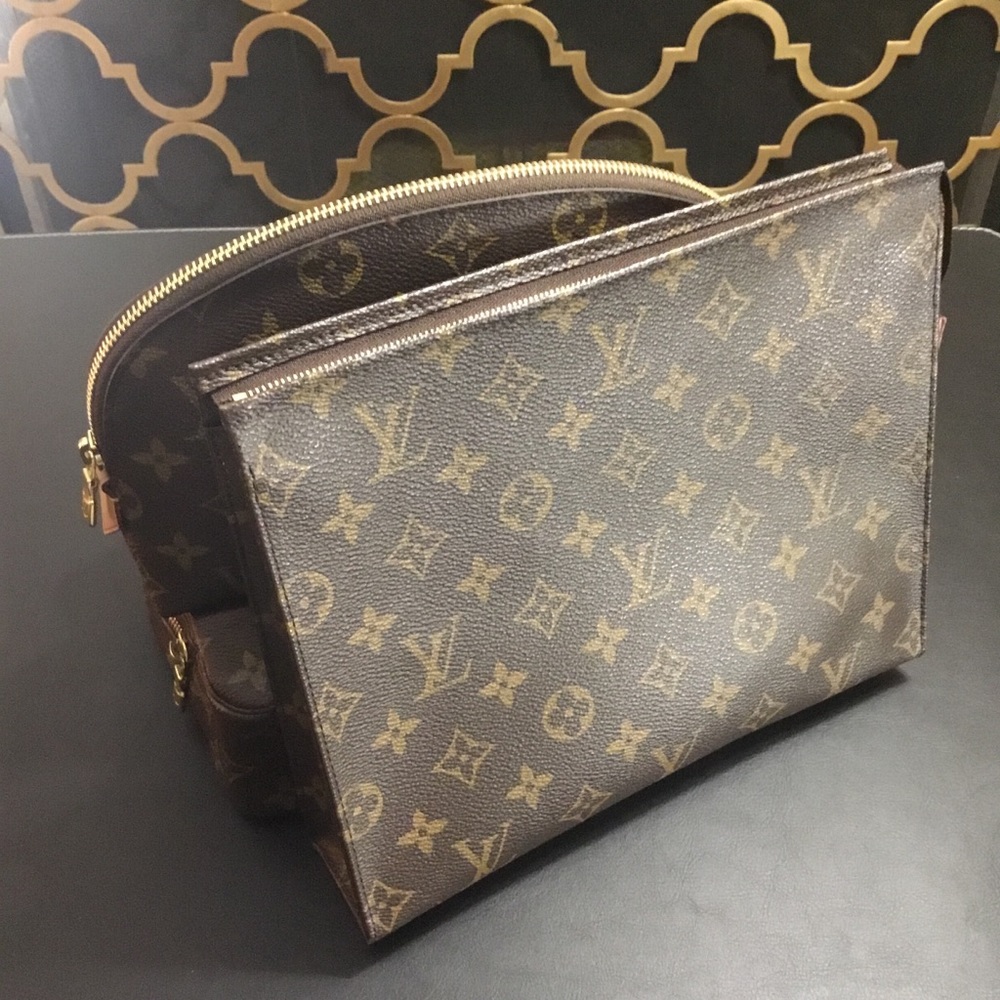 Louis Vuitton Monogram Poche Toliette Canvas!  Excellent condition! - Picture 3 of 11
